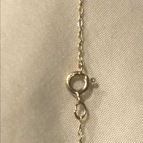 Gold tone filigree leaf pendant with 10k chain - Picture 4 of 5